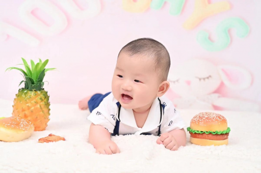 海西宝宝在妈妈肚子里